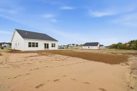 Exterior - 3 Clover Leaf Dr, Halfmoon, NY 12065 photo 3 of 3