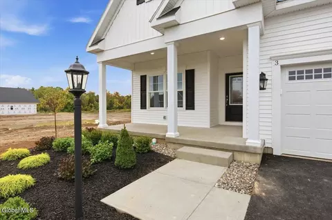 Exterior - 3 Clover Leaf Dr, Halfmoon, NY 12065 photo 2 of 3