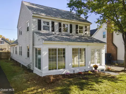 21 Turner Pl, Albany, NY 12209