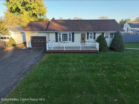 11 Apple Blossom Ln, Coxsackie, NY 12192