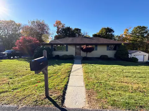 9 Big Bear Rd, Troy, NY 12182