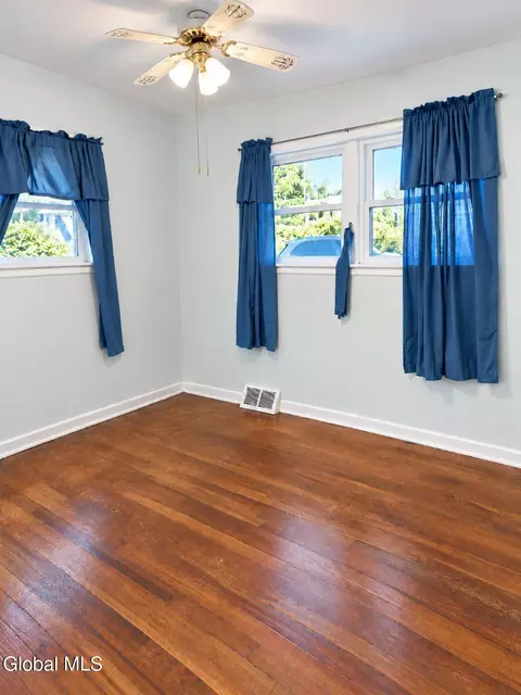 Bedroom - 256 Perry St, Schenectady, NY 12306 photo 3 of 4