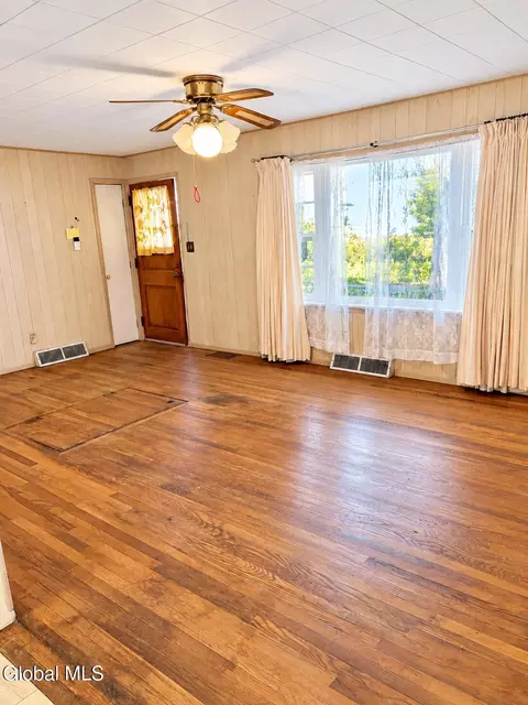 Living - 256 Perry St, Schenectady, NY 12306 photo 1 of 4