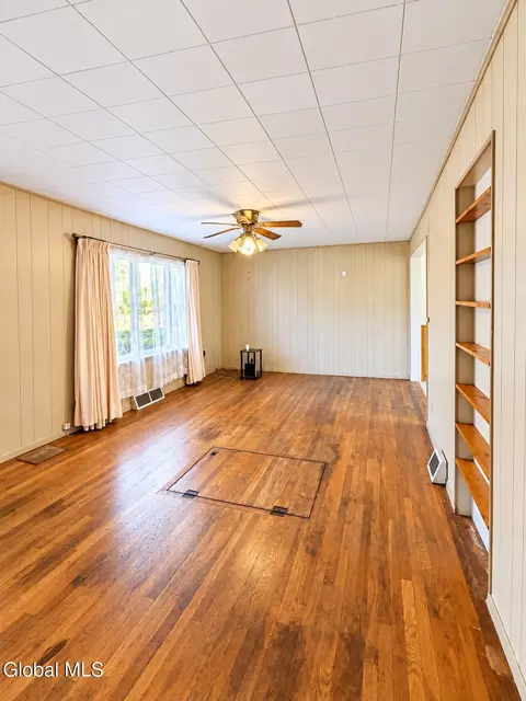 Living - 256 Perry St, Schenectady, NY 12306 photo 3 of 4