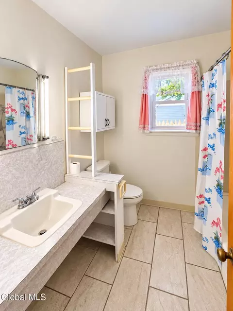 Bath - 256 Perry St, Schenectady, NY 12306 photo 1 of 1