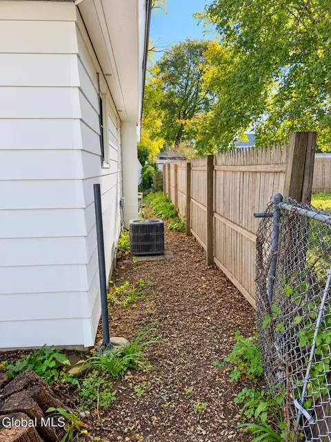 Exterior - 256 Perry St, Schenectady, NY 12306 photo 3 of 6