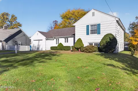 25 Baker Rd, Gloversville, NY 12078
