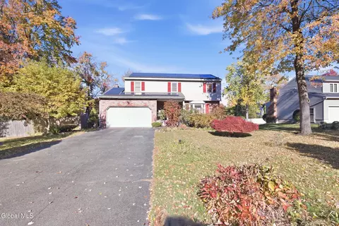 31 Lacy Ln, Albany, NY 12211