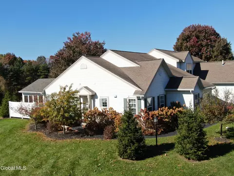 1 Pond Ln, Troy, NY 12182