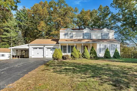 20 Oxford Dr, Saratoga Springs, NY 12866
