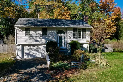 5 White Pine Ln, Saratoga Springs, NY 12866