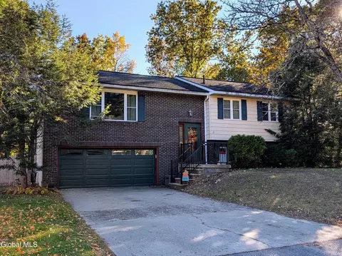 21 Bonner Dr, Queensbury, NY 12804