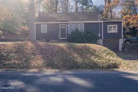 5779 Lake Rd, Galway, NY 12074