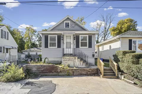 16 Lyric Ave, Albany, NY 12205