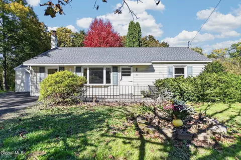 33 Wendell St, Ravena, NY 12143