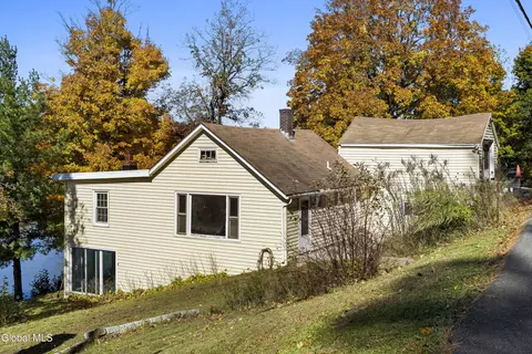 29 Crescent Ter, Cohoes, NY 12047