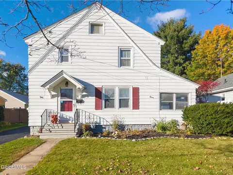 38 Wooster St, Gloversville, NY 12078