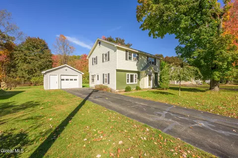 25 Westbrook Dr, Nassau, NY 12123