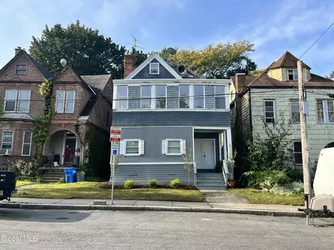 8 Leonard Pl, Albany, NY 12202