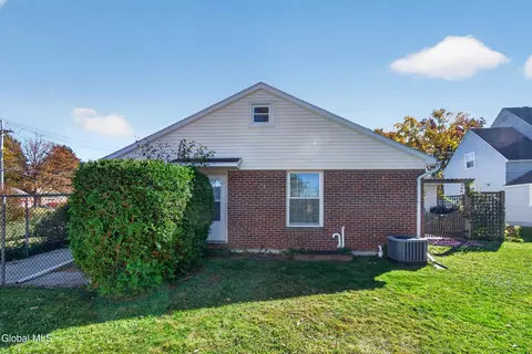 Exterior - 1189 Mcclellan St, Schenectady, NY 12309 photo 4 of 5