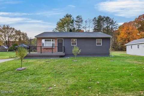 5 Breski Ln, Halfmoon, NY 12065