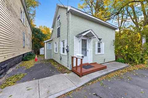 113 Walnut St, Schenectady, NY 12308