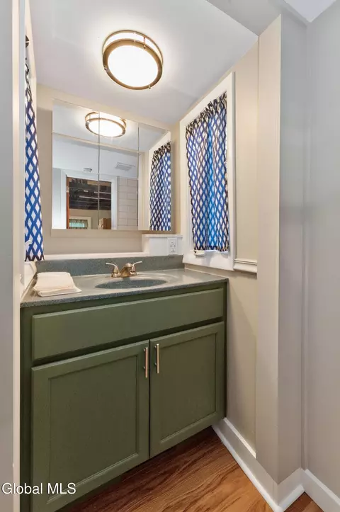 Bath - 113 Walnut St, Schenectady, NY 12308 photo 1 of 2