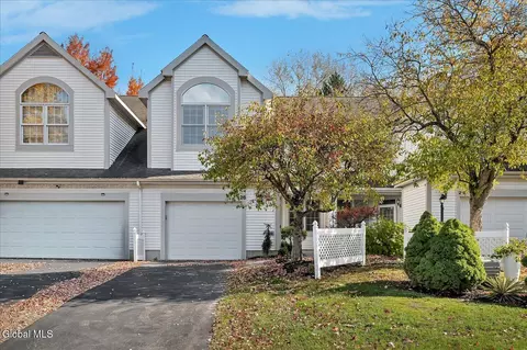 26 Malibu Hl, Rensselaer, NY 12144