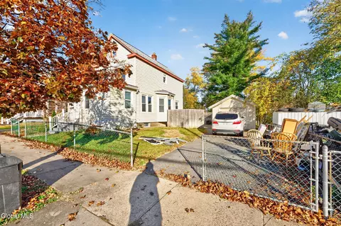 Exterior - 2117 Hugh St, Schenectady, NY 12306 photo 3 of 7