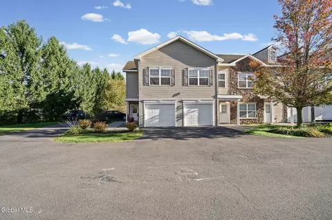 102 Worthington Ter, Wynantskill, NY 12198