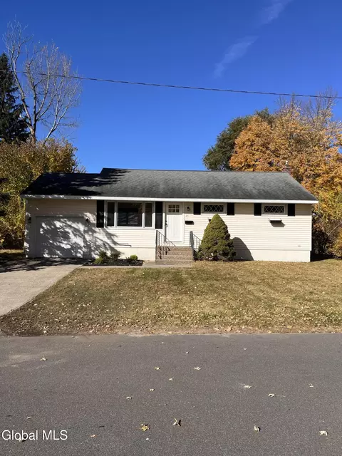 49 Tattersall Ln, Colonie, NY 12205