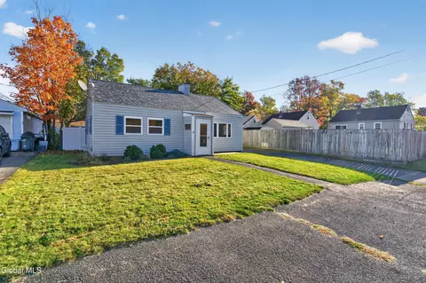 10 Harriet St, Colonie, NY 12205