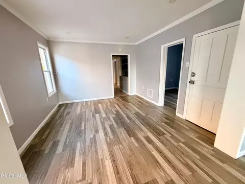 Living - 517 Summit Ave, Schenectady, NY 12307 photo 5 of 7