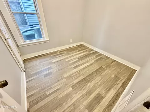 Bedroom - 517 Summit Ave, Schenectady, NY 12307 photo 4 of 4