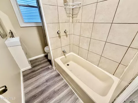 Bath - 517 Summit Ave, Schenectady, NY 12307 photo 3 of 3