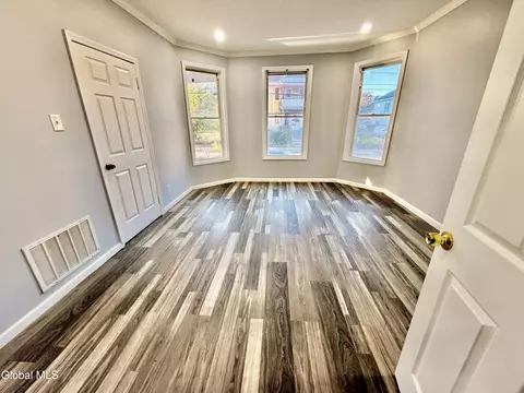 Living - 517 Summit Ave, Schenectady, NY 12307 photo 6 of 7
