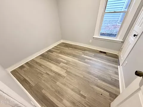 Bedroom - 517 Summit Ave, Schenectady, NY 12307 photo 3 of 4
