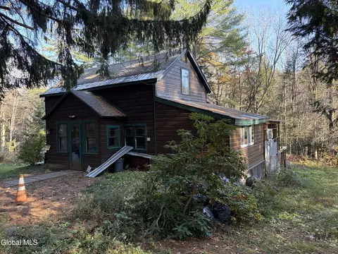 260 Barlow Rd, Gloversville, NY 12078