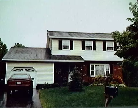 17 Belmont Ct, Selkirk, NY 12158 photo 1