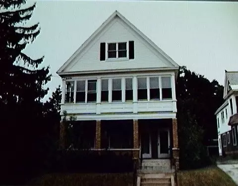 323 Mcclellan St, Schenectady, NY 12304 photo 1