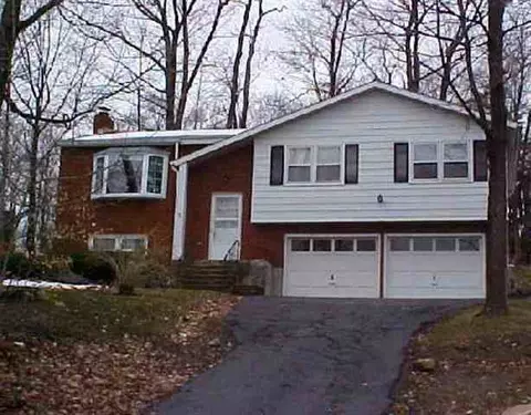 134 Droms Rd, Schenectady, NY 12302 photo 1