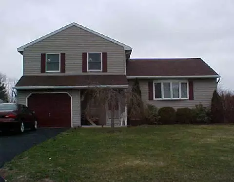 9 Laurel Ln, Schenectady, NY 12304 photo 1