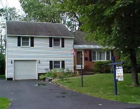 38 Cedar Ln, Schenectady, NY 12302 photo 1