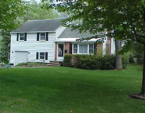 38 Cedar Ln, Schenectady, NY 12302 photo 2