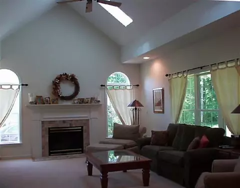 17 Fields End Dr, Glenmont, NY 12077 photo 4