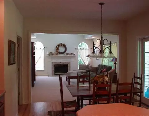 17 Fields End Dr, Glenmont, NY 12077 photo 2