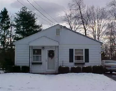 332 Clayton Rd, Schenectady, NY 12304 photo 1
