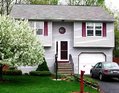 448 Chadwick Rd, Schenectady, NY 12304 photo 1