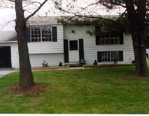 19 Davidson Dr, Saratoga Springs, NY 12866 photo 1