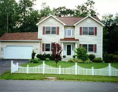 46 Henderson Rd, Glenmont, NY 12077 photo 1